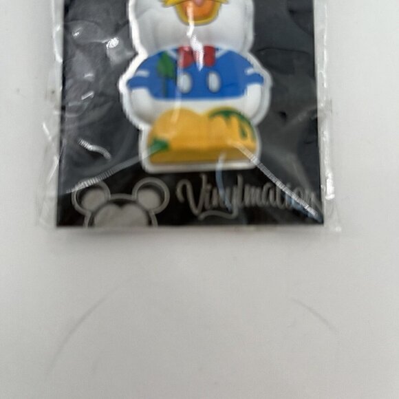 NEW DISNEY PARKS Vinylmation 3D Pin Wet Paint Donald Duck Trading Pin - Picture 4 of 6
